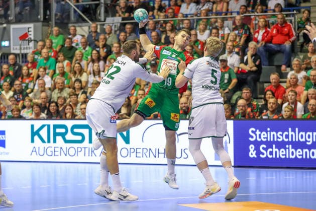13.09.2026, xgox, Handball - Opel HBL SC Magdeburg - HSG Wetzlar emspor, v.l. Nikolaj Laeso (Wetzlar, 32), Elvar Oern Jonsson (Magdeburg, 19), Tristan Kirschner (Wetzlar, 5) Zweikampf, Duell, Kampf, tackle Magdeburg