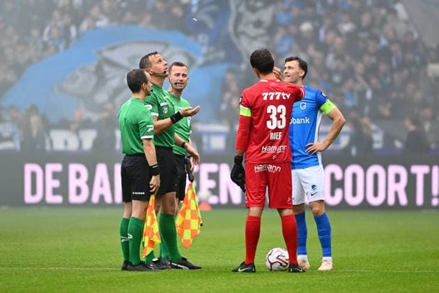 KRC Genk v KAA Gent - Jupiler Pro League GENK, BELGIUM - SEPTEMBER 13 : referee Put Bert during the Jupiler Pro League match between KRC Genk and KAA Gent on September 13, 2026 in Genk, Belgium, 13 09 2026 Genk Belgium  Copyright: xVincentxKalutx