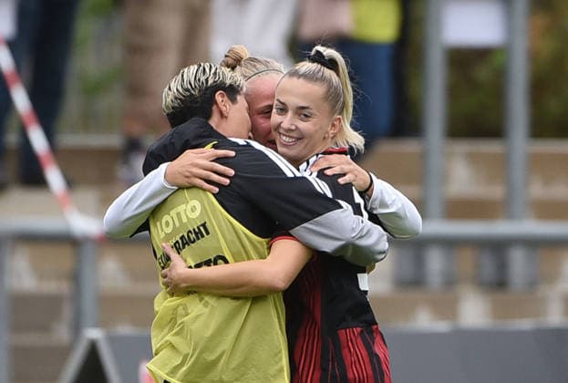 13.09.2026, xhbx, Fussball Google Pixel Frauen-Bundesliga, Eintracht Frankfurt - TSG Hoffenheim v.l. Torjubel, Goal celebration, celebrate the goal 1:0 durch Nina Lührßen (Eintracht Frankfurt Damen) Frankfurt am Main