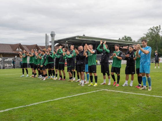 nach Spielende: Preussen Muentster Mannschaft bedankt sich bei Fans Zuschauern Beifall Gestik Geste GER, Fussball, VfB Stuttgart II vs. Preussen Muenster, 3. Liga, 5. Spieltag, Aspach, Saison 2026 2027, 13.09.2026 GER, Fussball, VfB Stuttgart II vs. Preussen Muenster, 3. Liga, 5. Spieltag, Saison 2026 2027, 13.09.2026 Aspach Copyright: xCarstenxSchweringx EP_CSG
