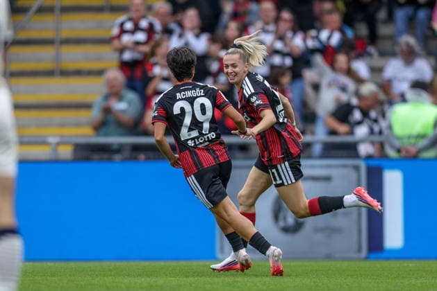 GER, Frankfurt, Eintracht Frankfurt vs TSG Hoffenheim, Google Pixel Frauen Bundesliga, Fussball, DFB, Spielzeit 2026 2027, Stadion am Brentanobad, 4. Spieltag im Bild: Nina Lührsen (Eintracht Frankfurt Frauen 11), Tor, Jubel und Freude, Emotionen, 1:0, Dilara Acikgoz (Eintracht Frankfurt Frauen 29) DFB DFL REGULATIONS PROHIBIT ANY USE OF PHOTOGRAPHS AS IMAGE SEQUENCES AND OR QUASI-VIDEO, 13.09.2026 Copyright: HMBxMedia HendrikxHamelau