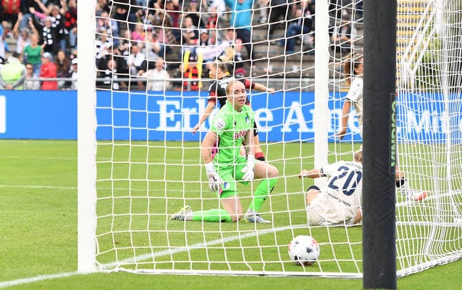 13.09.2026, xhbx, Fussball Google Pixel Frauen-Bundesliga, Eintracht Frankfurt - TSG Hoffenheim v.l. Goal scored, Tor zum 1:0 durch Nina Lührßen (Eintracht Frankfurt Damen) Frankfurt am Main