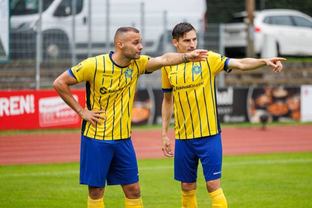 links Djamal Ziane (Lok) und rechts Alexander Siebeck (Lok) nach dem Spiel sind ist enträuscht, wütend, frustriert, sauer ; GER, Greifswalder FC vs. 1. FC Lok Leipzig, Fußball, Männer, Regionalliga Nordost, 8.Spieltag, Spielzeit 2026 2027, 13.09.2026 Greifswald Volksstadion Mecklenburg - Vorpommern Deutschland