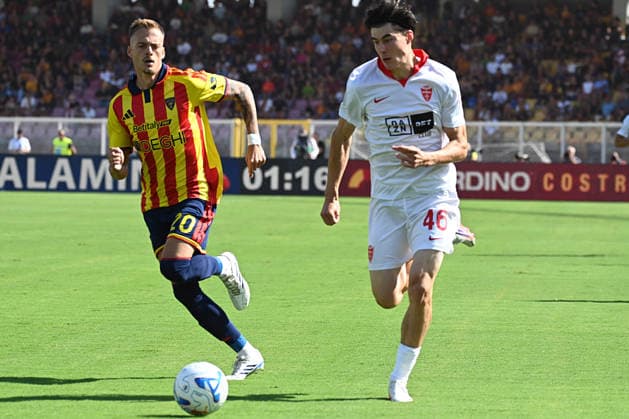 IPA88483416 - Ivan Ilic (US Lecce) against Jay Robinson (AC Monza) during the US Lecce vs. AC Monza Italian Serie A soccer match in Lecce, Italy, on September 13, 2026  Copyright: xPasqualexGolia IPAxSportx xx IPA88483416