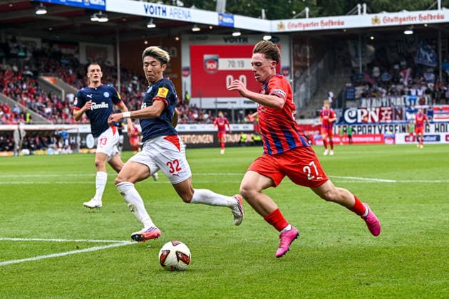 13.09.2026, GER, Fußball, Herren, 2. Bundesliga, 1. FC Heidenheim vs Holstein Kiel Hiroki Sekine (Kiel, 32), Michael Heule (Heidenheim, 27) Heidenheim Voith-Arena Baden-Württemberg Deutschland Copyright: xNordphotox xHafnerx