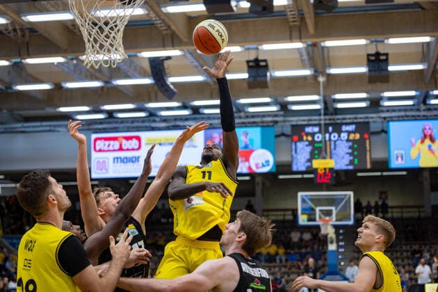 Julius Wolf (Kreisbau Kirchheim Knights, 28) Julis Baumer (MHP RIESEN Ludwigsburg, 17) Tyrel Morgan (Kreisbau Kirchheim Knights, 11) GER, Kreisbau Kirchheim Knights vs. MHP RIESEN Ludwigsburg, easyCredit BBL, Netto BBL Pokal, Runde 1, Saison 2026 2027, 13.09.2026 GER, Kreisbau Kirchheim Knights vs. MHP RIESEN Ludwigsburg, easyCredit BBL, Netto BBL Pokal, Runde 1, Saison 2026 2027, 13.09.2026 Goeppingen Copyright: xEibner-Pressefoto NinaxSanderx EP_NSR