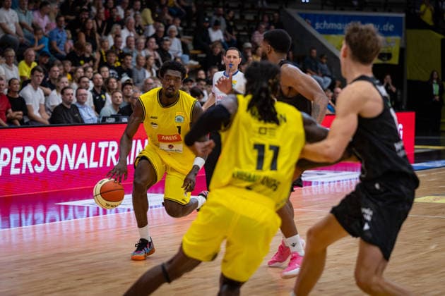 Philip Alston (Kreisbau Kirchheim Knights, 01) Tyrel Morgan (Kreisbau Kirchheim Knights, 11) GER, Kreisbau Kirchheim Knights vs. MHP RIESEN Ludwigsburg, easyCredit BBL, Netto BBL Pokal, Runde 1, Saison 2026 2027, 13.09.2026 GER, Kreisbau Kirchheim Knights vs. MHP RIESEN Ludwigsburg, easyCredit BBL, Netto BBL Pokal, Runde 1, Saison 2026 2027, 13.09.2026 Goeppingen Copyright: xEibner-Pressefoto NinaxSanderx EP_NSR