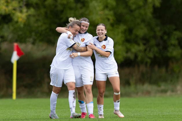Regionalliga Nordost Frauen: RasenBallsport Leipzig II vs. 1. FFV Erfurt; Leipzig; 13.09.2026 Jubel, Angelina Lübcke ( 9; 1. FFV Erfurt) (links), Laura Krug ( 11; 1. FFV Erfurt) (Bildmitte) und Kira Hasenbein ( 15; 1. FFV Erfurt) (rechts) Regionalliga Nordost Frauen: RasenBallsport Leipzig II vs. 1. FFV Erfurt; Sportanlage Gontardweg GF 1; 13.09.2026 Copyright: xBEAUTIFULxSPORTS Duehringx