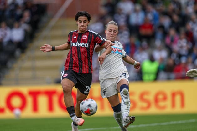 GER, Frankfurt, Eintracht Frankfurt vs TSG Hoffenheim, Google Pixel Frauen Bundesliga, Fussball, DFB, Spielzeit 2026 2027, Stadion am Brentanobad, 4. Spieltag im Bild v.l.: Dilara Acikgoz (Eintracht Frankfurt Frauen 29), Laura Gloning (TSG Hoffenheim Frauen 20) DFB DFL REGULATIONS PROHIBIT ANY USE OF PHOTOGRAPHS AS IMAGE SEQUENCES AND OR QUASI-VIDEO, 13.09.2026 Copyright: HMBxMedia HendrikxHamelau