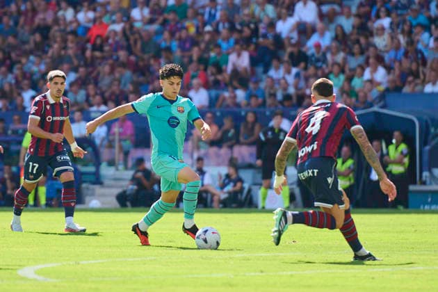 Levante UD v FC Barcelona, Barca - LaLiga EA Sports 2026 27 VALENCIA, SPAIN - SEPTEMBER 13: Xavi Espart of FC Barcelona shooting to goal during the LaLiga EA Sports 2026 27 match between Levante UD and FC Barcelona at Estadi Ciutat de Valencia on September 13, 2026, in Valencia, Spain. (Photo by Francisco Macia Photo Players Images Magara Press) Valencia Estadi Ciutat de Valencia Spain Copyright: xFranciscoxMaciax