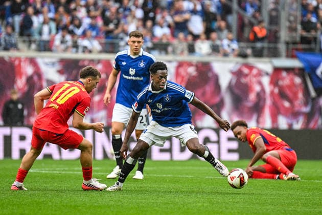 Fußball I Herren I Saison 2026-2027 I Bundesliga I 3. Spieltag I RB Leipzig - Hamburger SV I 13.09.2026 Zweikampf Brajan Gruda (10, RB Leipzig), Albert Sambi Lokonga (6, Hamburger SV) Leipzig Red Bull Arena Sachsen Deutschland Copyright: xLobeca InesxHähnelx