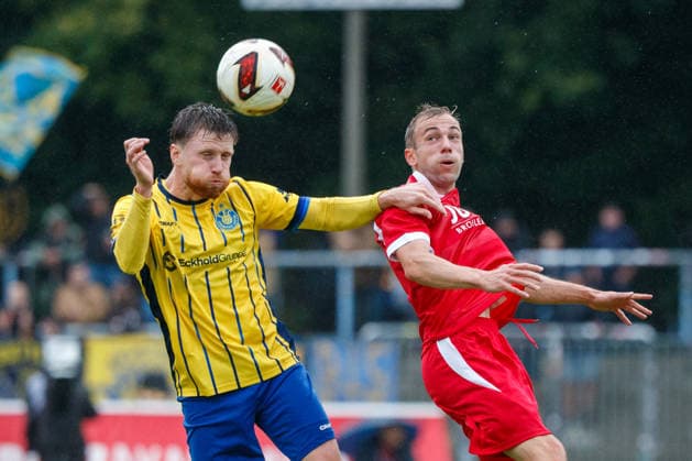 links Dorian Cevis (Lok) gegen Kay Seidemann (Greifswald) ; GER, Greifswalder FC vs. 1. FC Lok Leipzig, Fußball, Männer, Regionalliga Nordost, 8.Spieltag, Spielzeit 2026 2027, 13.09.2026 Greifswald Volksstadion Mecklenburg - Vorpommern Deutschland
