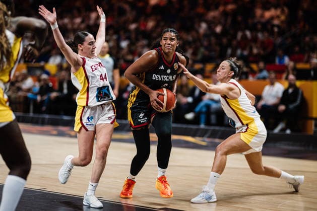 FIBA Women™s Basketball World Cup 2026: Spanien vs. Deutschland, 13.09.2026 Nyara Sabally (Deutschland, 8), Iyana Martin (Spanien, 44), Raquel Carrera (Spanien, 14); Basketball, FIBA Women™s Basketball World Cup 2026, Final Phase, Spiel um Platz 3: Spanien vs. Deutschland am 13.09.2026 in der Uber Arena, Berlin Copyright: xBEAUTIFULxSPORTS Tonhäuserx