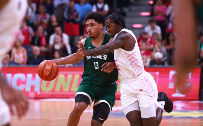 Xavier Castaneda (Nanterre) gegen John-Michael Wright (Bonn), Bonn, Deutschland, 13.09.2026, Basketball, Testspiel, Telekom Baskets Bonn vs Nanterre 92.
