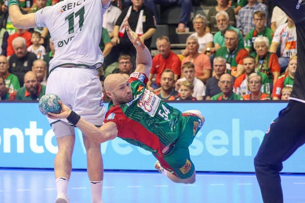 13.09.2026, xgox, Handball - Opel HBL SC Magdeburg - HSG Wetzlar emspor, v.l. Oscar Bergendahl (Magdeburg, 54) wirft Tor, Torschuetze, erzielt Tor, Treffer, scores the goal Magdeburg