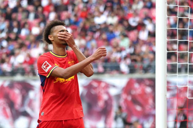 1. Fußball Bundesliga: RB Leipzig - Hamburger SV; 13.09.2026 Tidiam Gomis (27, RB Leipzig) vergräbt nach einer vergebene Chance sein Gesicht in einer Hand. LEIPZIG, DEUTSCHLAND - SEPTEMBER 13: Bundesliga-Spiel RB Leipzig - Hamburger SV in der Red Bull Arena am 3. Spieltag der 1. Bundesliga am September 13, 2026 in Leipzig, Deutschland. DFL REGULATIONS PROHIBIT ANY USE OF PHOTOGRAPHS AS IMAGE SEQUENCES AND OR QUASI-VIDEO. Copyright: xBEAUTIFULxSPORTS JanxKaeferx