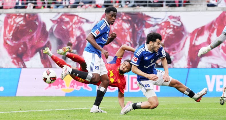 RB Leipzig - Hamburger SV Bundesliga Leipzig, 13.09.2026, Red Bull Arena, Fußball, 1.Bundesliga, 3.Spieltag , RB Leipzig vs. Hamburger SV , Im Bild von links: Albert Sambi Lokonga ( 6, HSV), Christopher Nkunku ( 28, RBL), Zakaria El Ouahdi ( 7, HSV). , Nur zur redaktionellen Nutzung. Only editorial use. , DFL DFB regulations prohibit any use of photographs as image sequences and or quasi-video. ,