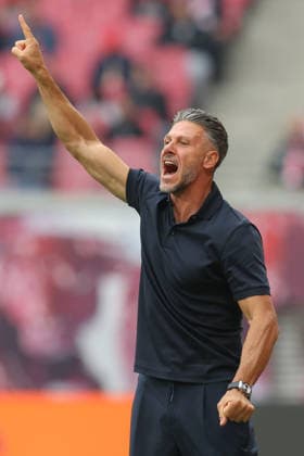 13.09.2026, xtgx, Fussball, 1. Bundesliga, RB Leipzig - Hamburger SV, v.l. Martin Demichelis (Leipzig, Trainer) gibt Anweisungen, gestikuliert mit den Armen, gesticulate, gives instructions (DFL DFB REGULATIONS PROHIBIT ANY USE OF PHOTOGRAPHS as IMAGE SEQUENCES and or QUASI-VIDEO) Leipzig
