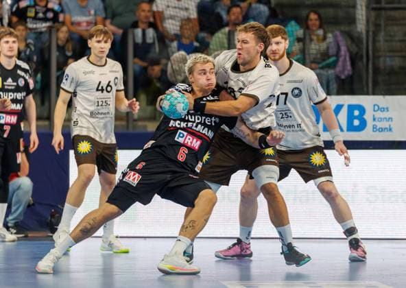 13.09.2026 - Handball - 1. Bundesliga OPEL HBL - Saison 2026 2027 - 04. Spieltag: HC Erlangen Metropolregion Nürnberg HCE - Bergischer HC - DaMa - xdaxmax - Sander Andreassen Overjordet ( 8, HC Erlangen HCE ) Tom Bergner (28, Bergischer HC )