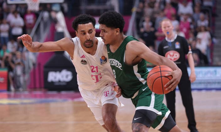 Joel Aminu (Bonn) und Xavier Castaneda (Nanterre), Bonn, Deutschland, 13.09.2026, Basketball, Testspiel, Telekom Baskets Bonn vs Nanterre 92.