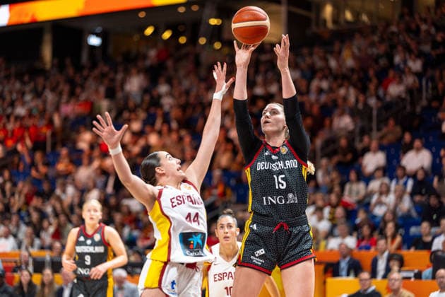 Luisa Geiselsoder (Deutschland, 15) beim Wurf, Iyana Martin (Spanien, 44), GER, Spanien vs. Deutschland, Basketball, FIBA Women s World Cup 2026, Spiel um Platz 3, 13.09.2026 GER, Spanien vs. Deutschland, Basketball, FIBA Women s World Cup 2026, Spiel um Platz 3, 13.09.2026 Berlin Copyright: xEibner-Pressefoto MaxxVincenx EP_MVN