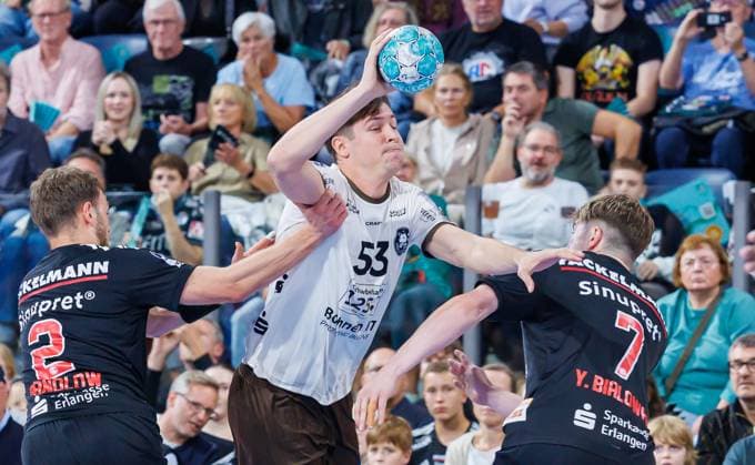 13.09.2026 - Handball - 1. Bundesliga OPEL HBL - Saison 2026 2027 - 04. Spieltag: HC Erlangen Metropolregion Nürnberg HCE - Bergischer HC - DaMa - xdaxmax - Frieder Bandlow (2, HC Erlangen HCE ) Sören Soeren Steinhaus (53, Bergischer HC ) Yannik Bialowas (7, HC Erlangen HCE )