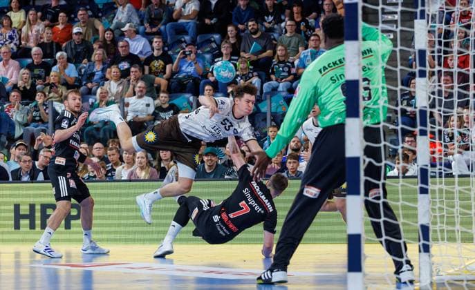 13.09.2026 - Handball - 1. Bundesliga OPEL HBL - Saison 2026 2027 - 04. Spieltag: HC Erlangen Metropolregion Nürnberg HCE - Bergischer HC - DaMa - xdaxmax - Frieder Bandlow (2, HC Erlangen HCE ) Sören Soeren Steinhaus (53, Bergischer HC ) Yannik Bialowas (7, HC Erlangen HCE ) Rubens Pierre (93, HC Erlangen HCE )