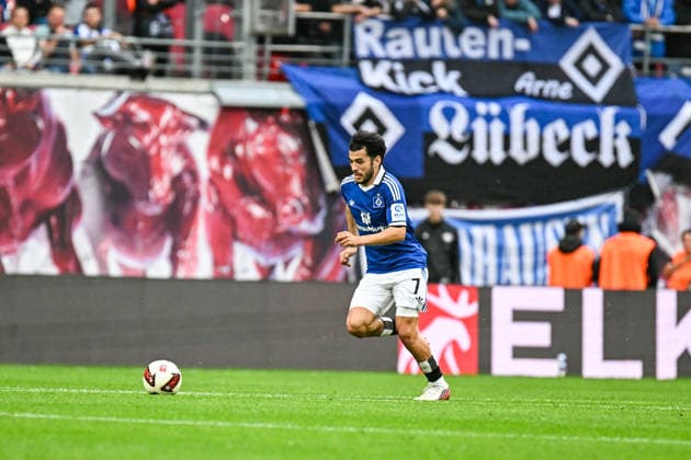 Fußball I Herren I Saison 2026-2027 I Bundesliga I 3. Spieltag I RB Leipzig - Hamburger SV I 13.09.2026 Zakaria El Ouahdi (7, Hamburger SV) stürmt mit dem Ball Freisteller, Nahaufnahme, Porträt, Portrait, Einzelfoto, Einzelbild, Körper Leipzig Red Bull Arena Sachsen Deutschland Copyright: xLobeca InesxHähnelx