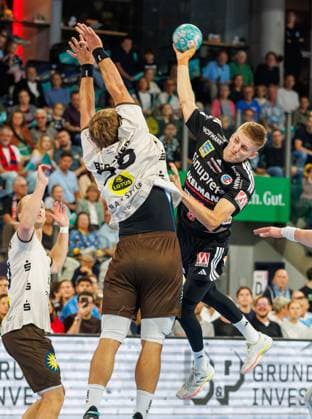13.09.2026 - Handball - 1. Bundesliga OPEL HBL - Saison 2026 2027 - 04. Spieltag: HC Erlangen Metropolregion Nürnberg HCE - Bergischer HC - DaMa - xdaxmax - Tom Bergner (28, Bergischer HC ) Sander Andreassen Overjordet ( 8, HC Erlangen HCE )