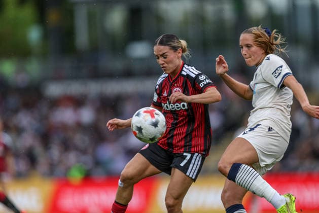 GER, Frankfurt, Eintracht Frankfurt vs TSG Hoffenheim, Google Pixel Frauen Bundesliga, Fussball, DFB, Spielzeit 2026 2027, Stadion am Brentanobad, 4. Spieltag im Bild v.l.: Ereleta Memeti (Eintracht Frankfurt Frauen 7), Lisann Kaut (TSG Hoffenheim Frauen 4) DFB DFL REGULATIONS PROHIBIT ANY USE OF PHOTOGRAPHS AS IMAGE SEQUENCES AND OR QUASI-VIDEO, 13.09.2026 Copyright: HMBxMedia HendrikxHamelau