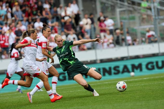 Camilla Küver (VFL Wolfsburg, 16) kämpft um den Ball VfB Stuttgart vs. VfL Wolfsburg, Fussball, Frauen Bundesliga, 4. Spieltag, Spielzeit 2026 2027, 13.09.2026 VfB Stuttgart vs. VfL Wolfsburg, Fussball, Frauen Bundesliga, 4. Spieltag, Spielzeit 2026 2027, 13.09.2026 Copyright: xEibner-Pressefoto SoerenxHerwegx EP_SHG