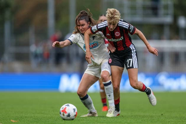GER, Frankfurt, Eintracht Frankfurt vs TSG Hoffenheim, Google Pixel Frauen Bundesliga, Fussball, DFB, Spielzeit 2026 2027, Stadion am Brentanobad, 4. Spieltag im Bild v.l.: Chiara Hahn (TSG Hoffenheim Frauen 23), Paulina Krumbiegel (Eintracht Frankfurt Frauen 27), Zweikampf DFB DFL REGULATIONS PROHIBIT ANY USE OF PHOTOGRAPHS AS IMAGE SEQUENCES AND OR QUASI-VIDEO, 13.09.2026 Copyright: HMBxMedia HendrikxHamelau