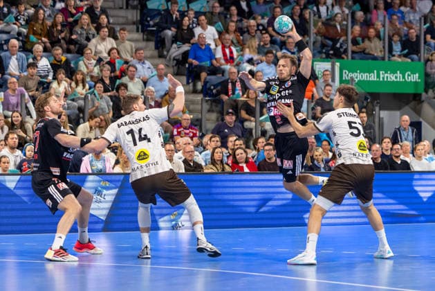 Frieder Bandlow (HC Erlangen, 02), Soeren Steinhaus (Bergischer HC, 53) Gerdas Babarskas (Bergischer HC, 14) HC Erlangen vs. Bergischer HC, Handball, Opel Handball-Bundesliga, 5. Spieltag, Spielzeit 2026 2027, 13.09.2026 HC Erlangen vs. Bergischer HC, Handball, Opel Handball-Bundesliga, 5. Spieltag, Spielzeit 2026 2027, 13.09.2026 Nuernberg Copyright: xEibner-Pressefoto ArdanxFuessmanx EP_AFN