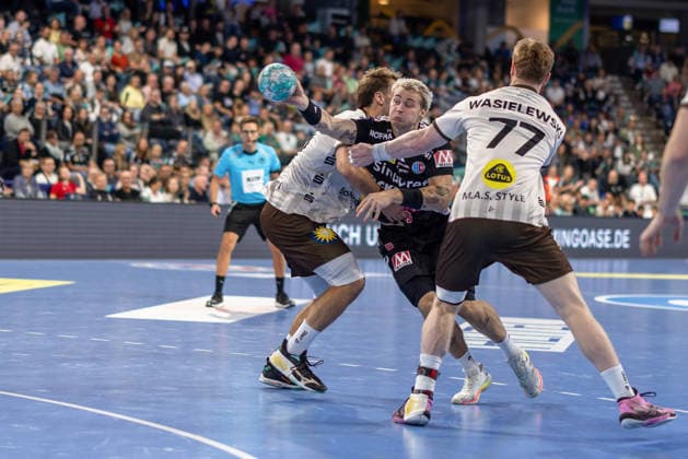 Marek Nissen (HC Erlangen, 06), Johannes Wasielewski (Bergischer HC, 77) HC Erlangen vs. Bergischer HC, Handball, Opel Handball-Bundesliga, 5. Spieltag, Spielzeit 2026 2027, 13.09.2026 HC Erlangen vs. Bergischer HC, Handball, Opel Handball-Bundesliga, 5. Spieltag, Spielzeit 2026 2027, 13.09.2026 Nuernberg Copyright: xEibner-Pressefoto ArdanxFuessmanx EP_AFN