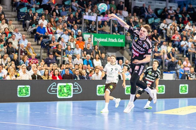 Yannik Bialowas (HC Erlangen, 07) beim Kontertor. HC Erlangen vs. Bergischer HC, Handball, Opel Handball-Bundesliga, 5. Spieltag, Spielzeit 2026 2027, 13.09.2026 HC Erlangen vs. Bergischer HC, Handball, Opel Handball-Bundesliga, 5. Spieltag, Spielzeit 2026 2027, 13.09.2026 Nuernberg Copyright: xEibner-Pressefoto ArdanxFuessmanx EP_AFN