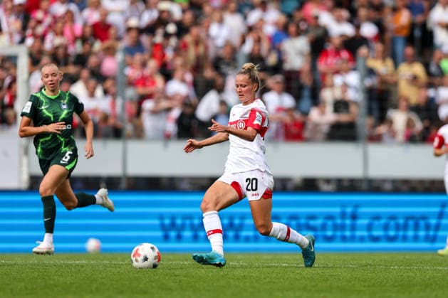 Jana Beuschlein (VfB Stuttgart, 20) mit einem Gegenstoß VfB Stuttgart vs. VfL Wolfsburg, Fussball, Frauen Bundesliga, 4. Spieltag, Spielzeit 2026 2027, 13.09.2026 VfB Stuttgart vs. VfL Wolfsburg, Fussball, Frauen Bundesliga, 4. Spieltag, Spielzeit 2026 2027, 13.09.2026 Copyright: xEibner-Pressefoto SoerenxHerwegx EP_SHG