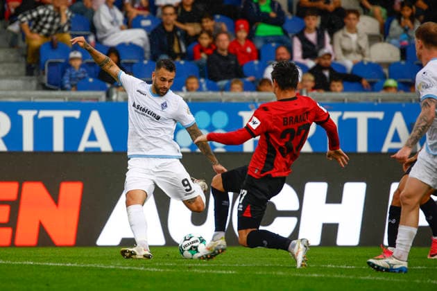 13.09.2026, xavx, Fussball 3.Liga, SV Wehen Wiesbaden - SV Waldhof Mannheim v.l. Goncalo Gregorio (SV Waldhof Mannheim), Max Brandt (SV Wehen Wiesbaden) Wiesbaden