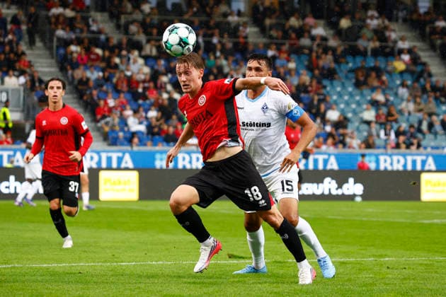 13.09.2026, xavx, Fussball 3.Liga, SV Wehen Wiesbaden - SV Waldhof Mannheim v.l. Fabian Greilinger (SV Wehen Wiesbaden), Claudio Kammerknecht (SV Waldhof Mannheim) Wiesbaden