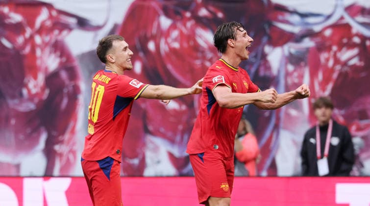 RB Leipzig - Hamburger SV Bundesliga Leipzig, 13.09.2026, Red Bull Arena, Fußball, 1.Bundesliga, 3.Spieltag , RB Leipzig vs. Hamburger SV , Im Bild: Tor für RB Leipzig. Willi Orban (4, RB Leipzig) trifft zum 3:0 und jubelt mit Brajan Gruda (10, RB Leipzig). , Nur zur redaktionellen Nutzung. Only editorial use. , DFL DFB regulations prohibit any use of photographs as image sequences and or quasi-video. ,