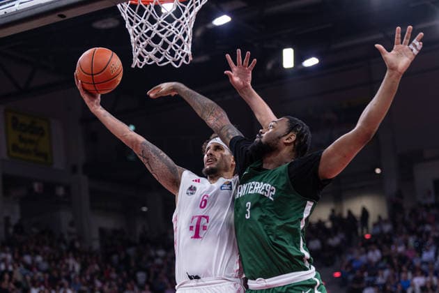 Testspiel: Telekom Baskets Bonn vs. JSF Nanterre 92, 13.09.2026 Michael Kessens (Telekom Baskets Bonn 6) gegen J wan Roberts (JSF Nanterre 92 3) -- Testspiel: Telekom Baskets Bonn vs. JSF Nanterre 92, 13.09.2026, Telekom Dome Bonn Copyright: xBEAUTIFULxSPORTS Derixx