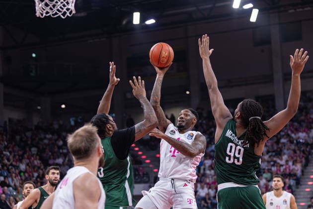 Testspiel: Telekom Baskets Bonn vs. JSF Nanterre 92, 13.09.2026 Jeff Garrett (Telekom Baskets Bonn 4) punktet -- Testspiel: Telekom Baskets Bonn vs. JSF Nanterre 92, 13.09.2026, Telekom Dome Bonn Copyright: xBEAUTIFULxSPORTS Derixx