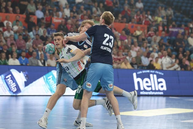 Handball I Herren I Saison 2026 2027 I Bundesliga I 4. Spieltag I Handball Club Hamburg - FRISCH AUF! Göppingen I 13.09.2026 Elias Newel (40, Frisch Auf Göppingen) Einar Thorsteinn Olafsson (23, Handball Club Hamburg) Hamburg Alsterdorfer Sporthalle Hamburg Deutschland Copyright: xLobeca RalfxHomburgx