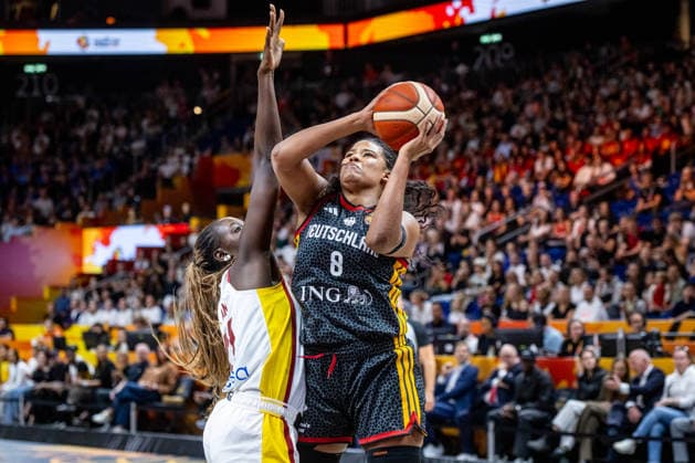 Basketball Berlin 13.09.2026 FIBA Women™s Basketball World Cup Germany 2026 Spiel um Platz 3 Bronze Medal Game Spanien (ESP) - Deutschland (GER) Nyara Sabally (Deutschland, No.08) Awa Fam (Spanien, No.10)
