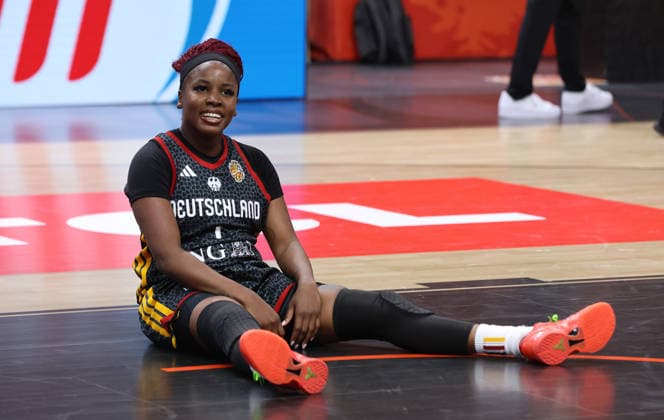 Alexis Petersonnac- Zweikampf am Boden Basketball FIBA World Cup Weltmeisterschaft Frauen Spiel um Platz 3 Saison 2026 2027 13.09.2026 DBB Deutschland GER vs Spanien ESP