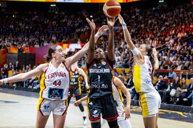 Basketball Berlin 13.09.2026 FIBA Women™s Basketball World Cup Germany 2026 Spiel um Platz 3 Bronze Medal Game Spanien (ESP) - Deutschland (GER) Alexis Peterson-Smalls (Deutschland, No.01) Peterson Iyana Martin (Spanien, No.44)