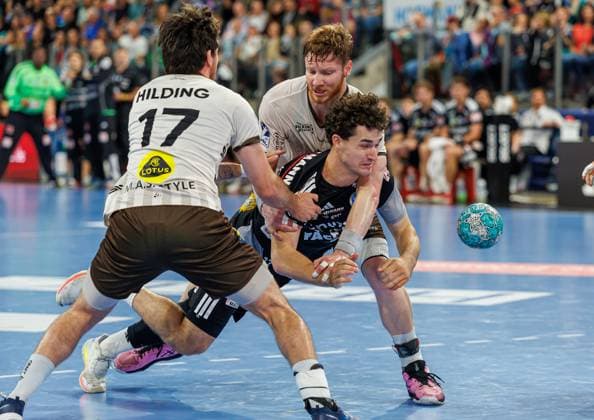 13.09.2026 - Handball - 1. Bundesliga OPEL HBL - Saison 2026 2027 - 04. Spieltag: HC Erlangen Metropolregion Nürnberg HCE - Bergischer HC - DaMa - xdaxmax - Tim Hilding (17, Bergischer HC ) Lucca Bialowas (37, HC Erlangen HCE ) Johannes Wasielewski (77, Bergischer HC )
