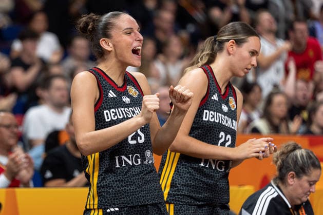 Clara Bielefeld (Deutschland, 25), Emily Bessoir (Deutschland, 22), jubelt Jubel, GER, Spanien vs. Deutschland, Basketball, FIBA Women s World Cup 2026, Spiel um Platz 3, 13.09.2026 GER, Spanien vs. Deutschland, Basketball, FIBA Women s World Cup 2026, Spiel um Platz 3, 13.09.2026 Berlin Copyright: xEibner-Pressefoto MaxxVincenx EP_MVN