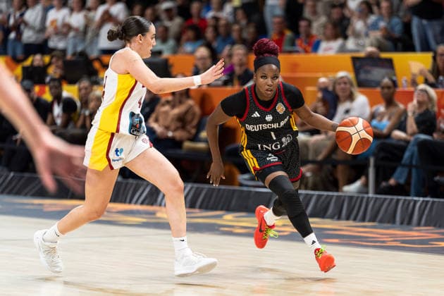 Alexis Peterson (Deutschland, 01) im Dribbling, Iyana Martin (Spanien, 44), GER, Spanien vs. Deutschland, Basketball, FIBA Women s World Cup 2026, Spiel um Platz 3, 13.09.2026 GER, Spanien vs. Deutschland, Basketball, FIBA Women s World Cup 2026, Spiel um Platz 3, 13.09.2026 Berlin Copyright: xEibner-Pressefoto MaxxVincenx EP_MVN