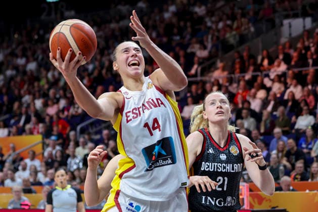 Raquel Carrera (Spain) und Marie Guelich (Germany) battle for the ball during the FIBA Women s Basketball World Cup Germany 2026 3rd-place match between Spain and Germany at Berlin Arena on September 13, 2026 in Berlin, Germany. (Photo by Marco Steinbrenner DeFodi Images) -