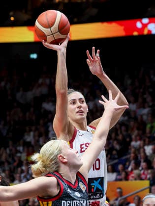 Emma Eichmeyer (Germany) und Maria Conde (Spain) battle for the ball during the FIBA Women s Basketball World Cup Germany 2026 3rd-place match between Spain and Germany at Berlin Arena on September 13, 2026 in Berlin, Germany. (Photo by Marco Steinbrenner DeFodi Images) -